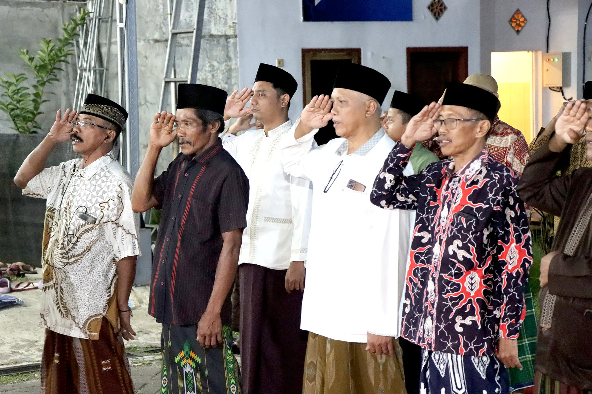 Menghayati Kemerdekaan dalam Sebuah Tasyakuran: Warga RT 002 Larut dalam Syukur dan Kebersamaan